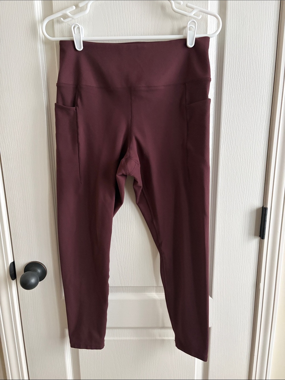 Danskin 7/8 High-Waist Pocket Leggings in Burgundy - size Large